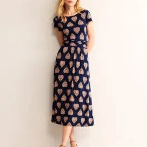 Boden Amelie Jersey Dress With A Heart Print - Picture 1 of 8